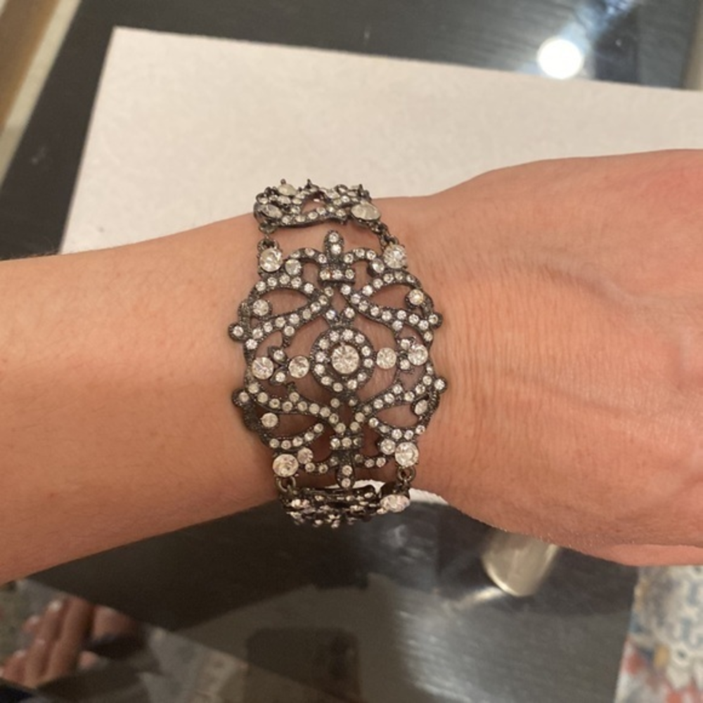 NWOT rhinestone bracelet very beautiful piece‎